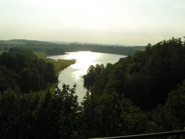 Widok na Jezioro Leśniańskie i Zamek Czocha