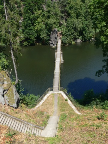 Widok ze schroniska na mostek