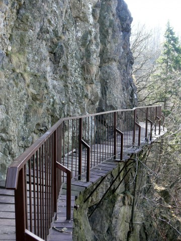 Stary Książ - szlak nad urwiskiem