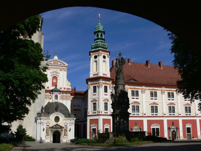 Klasztor Księgi Henrykowskiej