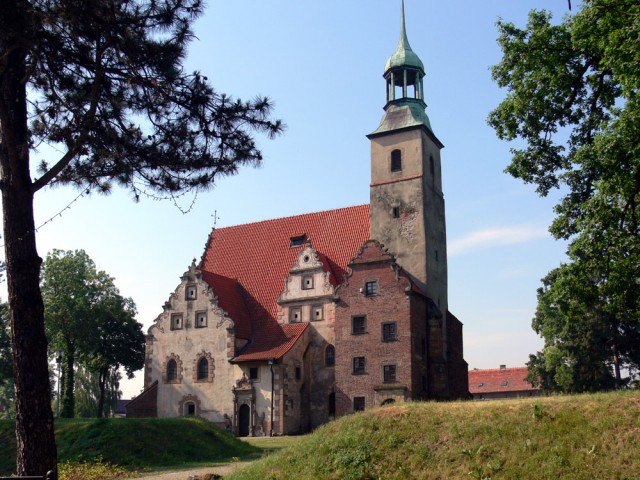 Kościół obronny w Żurawinie