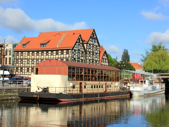 Stare spichrze nad Brdą