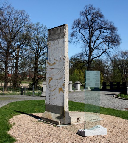 Fragment muru berlińskiego w Krzyżowej