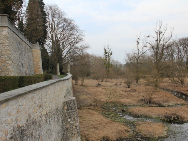 Mury zamku w Rogowie Opolskim