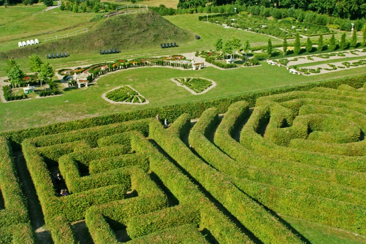 Ogrody Hortulus Spectabilis z wieżą widokową i labiryntem grabowym